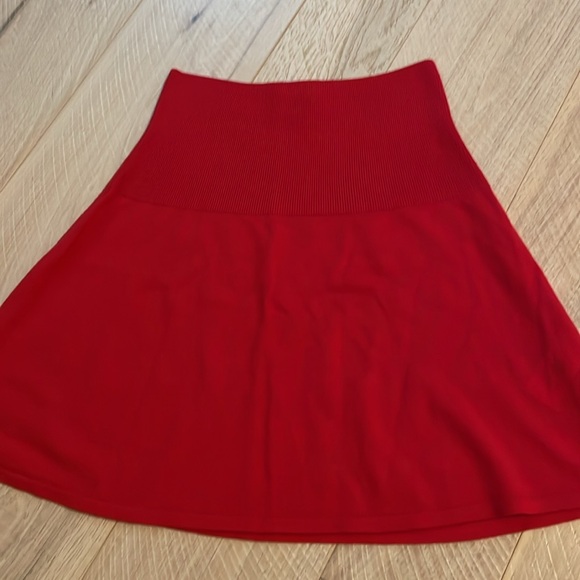 Lacoste 100% Merino wool skirt. Red. - Picture 9 of 9
